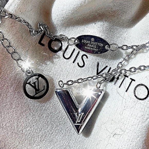Authentic Louis Vuitton V-Shaped Silver Pendant Necklace - Picture 8 of 16